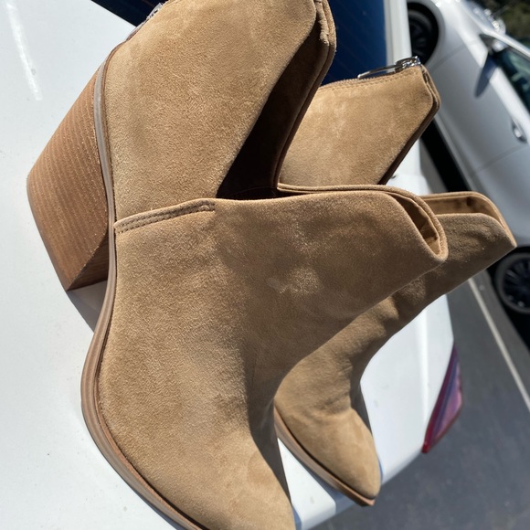 SOLD Steve Madden Booties - Picture 4 of 6